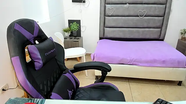 Tania Duque online show from February 10, 2:10 pm