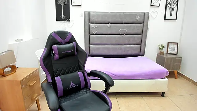 Tania Duque online show from February 12, 2:12 pm