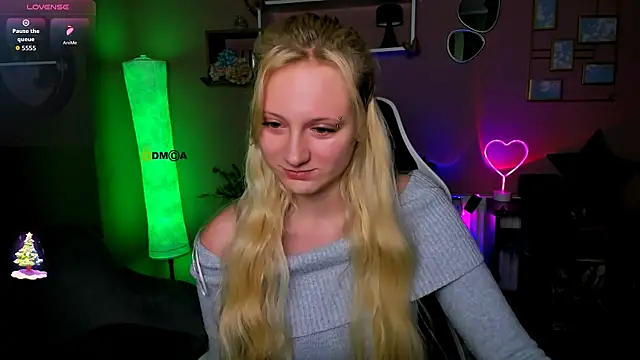 madam uliis online show from December 1, 10:20 am