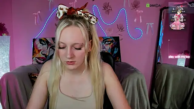 Snapshot of madam_uliis chatting on May 7, 9:47 am madam uliis online show from May 7, 9:47 am