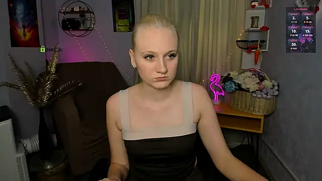 Snapshot of madam_uliis chatting on May 28, 1:41 pm madam uliis online show from May 28, 1:41 pm