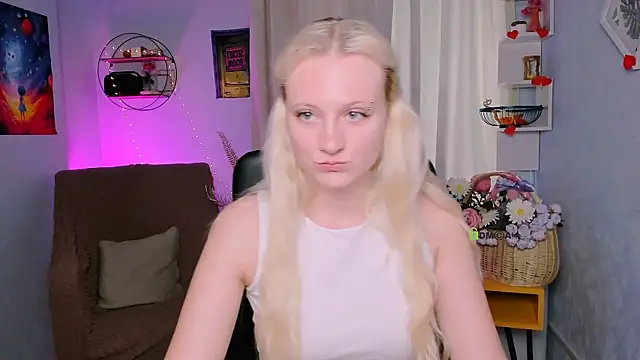 Snapshot of madam_uliis chatting on July 10, 8:40 am madam uliis online show from July 10, 8:40 am