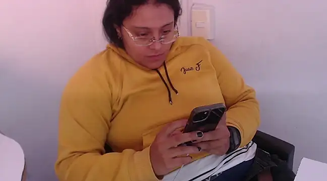milu saenz 8 online show from March 17, 2:12 pm