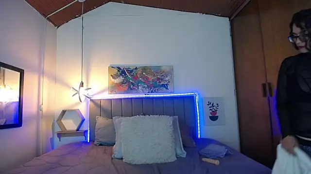 Rose Thompson1 online show from March 22, 5:20 pm