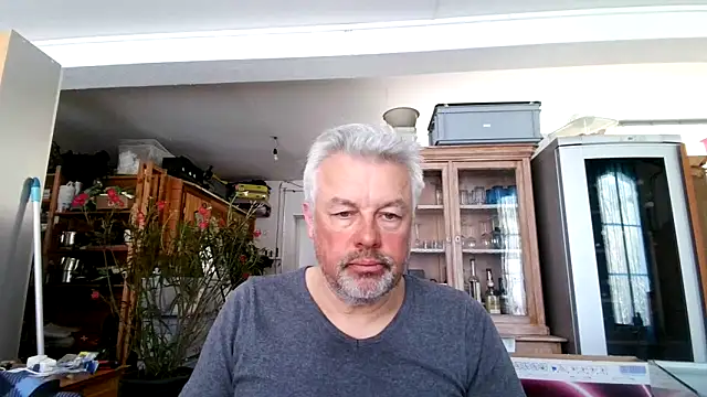 Snapshot of Berg_Boy chatting on March 11, 11:23 am Berg Boy online show from March 11, 11:23 am