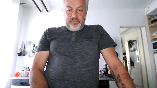 Snapshot of Berg_Boy chatting on September 21, 6:15 am Berg Boy online show from September 21, 6:15 am