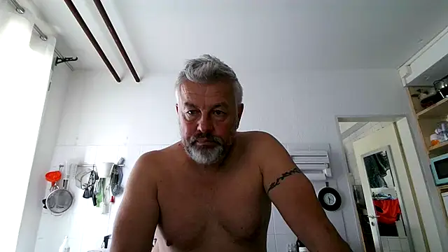 Snapshot of Berg_Boy chatting on October 10, 9:30 am Berg Boy online show from October 10, 9:30 am