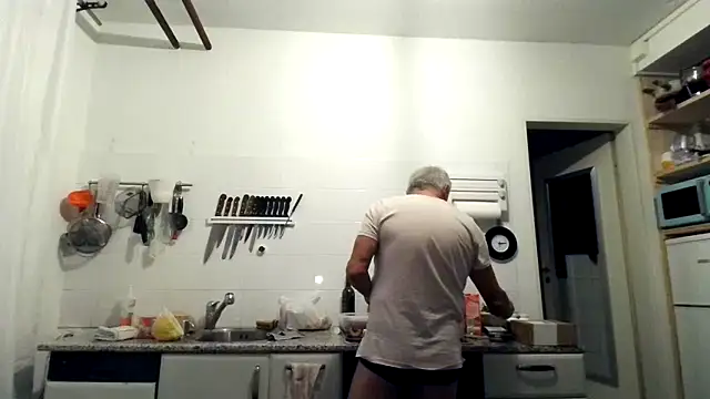 Snapshot of Berg_Boy chatting on October 17, 4:15 am Berg Boy online show from October 17, 4:15 am