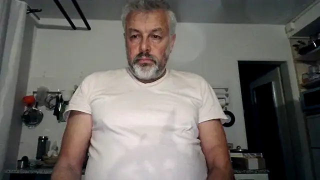 Snapshot of Berg_Boy chatting on October 18, 11:38 pm Berg Boy online show from October 18, 11:38 pm