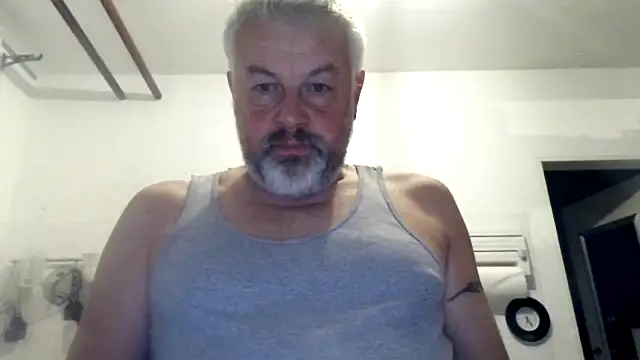 Snapshot of Berg_Boy chatting on October 22, 4:24 am Berg Boy online show from October 22, 4:24 am