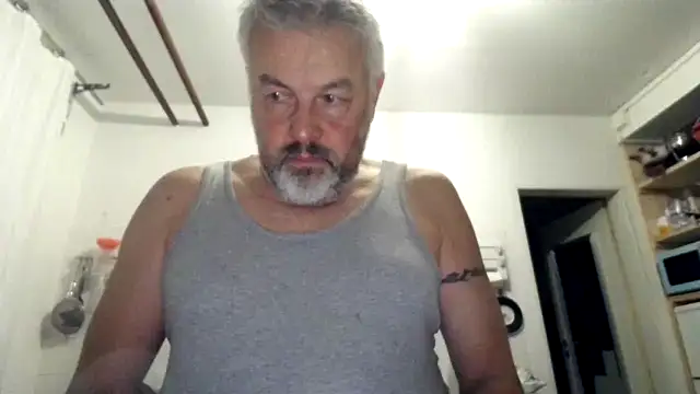 Snapshot of Berg_Boy chatting on October 27, 5:22 am Berg Boy online show from October 27, 5:22 am