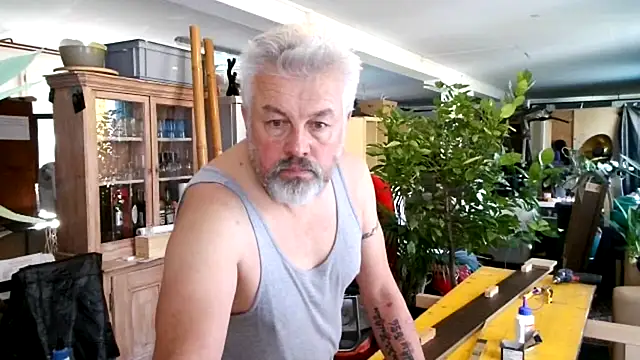 Snapshot of Berg_Boy chatting on October 31, 9:32 am Berg Boy online show from October 31, 9:32 am