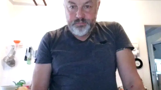 Snapshot of Berg_Boy chatting on November 2, 8:17 am Berg Boy online show from November 2, 8:17 am