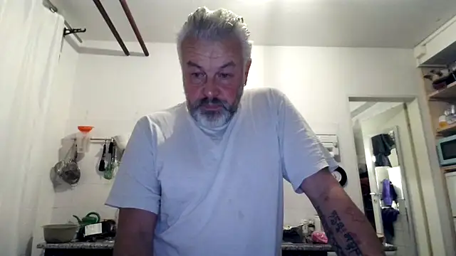 Snapshot of Berg_Boy chatting on November 5, 4:56 am Berg Boy online show from November 5, 4:56 am