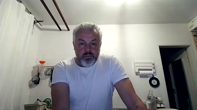 Snapshot of Berg_Boy chatting on November 7, 4:34 am Berg Boy online show from November 7, 4:34 am