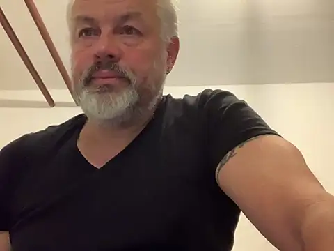 Snapshot of Berg_Boy chatting on November 20, 5:29 am Berg Boy online show from November 20, 5:29 am