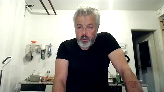 Snapshot of Berg_Boy chatting on December 1, 8:47 pm Berg Boy online show from December 1, 8:47 pm