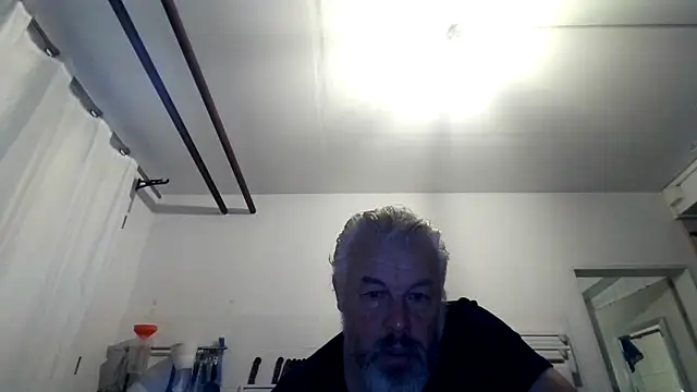 Snapshot of Berg_Boy chatting on December 16, 5:12 am Berg Boy online show from December 16, 5:12 am