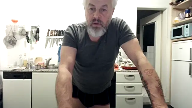 Snapshot of Berg_Boy chatting on January 13, 10:15 pm Berg Boy online show from January 13, 10:15 pm