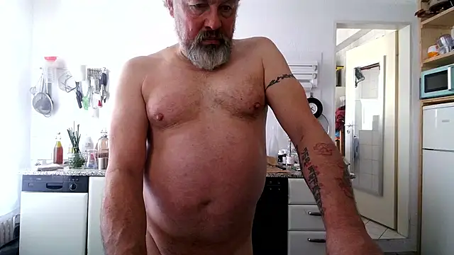 Snapshot of Berg_Boy chatting on January 15, 12:21 pm Berg Boy online show from January 15, 12:21 pm