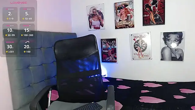 Snapshot of vicky_bigboobs_babe chatting on June 19, 11:52 pm vicky bigboobs babe online show from June 19, 11:52 pm