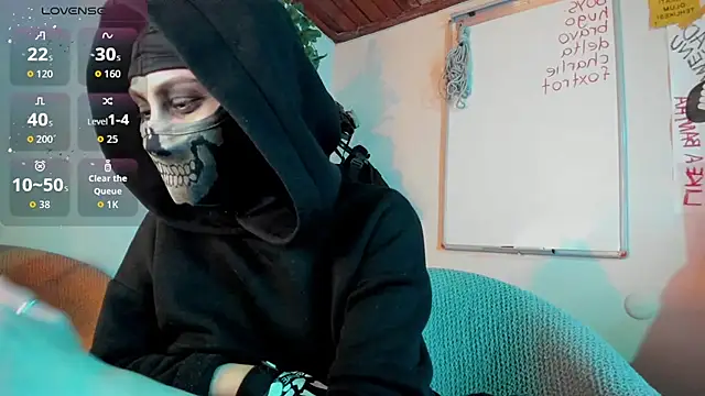 Snapshot of cos_operator chatting on October 28, 8:00 pm cos operator online show from October 28, 8:00 pm