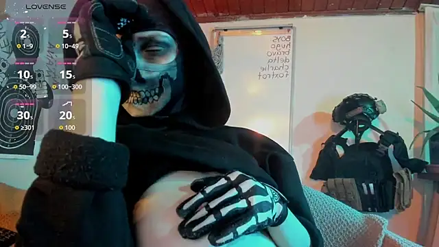 Snapshot of cos_operator chatting on November 25, 8:20 pm cos operator online show from November 25, 8:20 pm