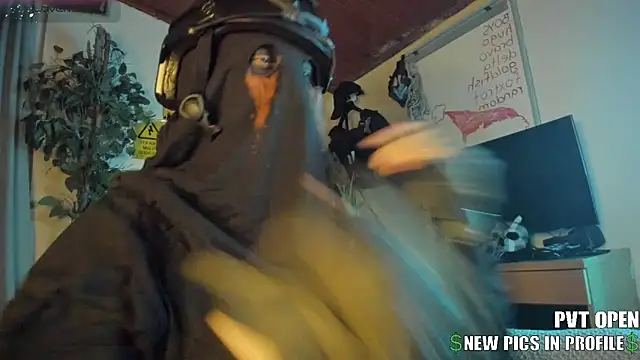 Snapshot of cos_operator chatting on January 7, 8:44 pm cos operator online show from January 7, 8:44 pm