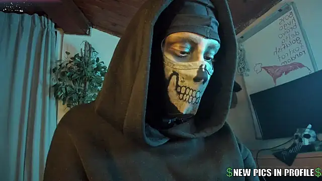 Snapshot of cos_operator chatting on January 9, 8:21 pm cos operator online show from January 9, 8:21 pm