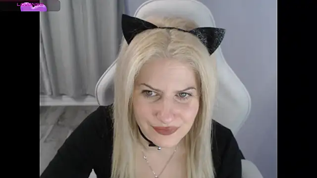 Snapshot of BellaStar84 chatting on October 28, 12:30 pm BellaStar84 online show from October 28, 12:30 pm