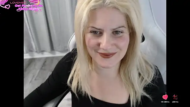 Snapshot of BellaStar84 chatting on November 10, 12:04 pm BellaStar84 online show from November 10, 12:04 pm