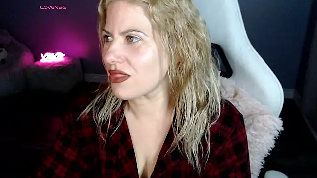 Snapshot of BellaStar84 chatting on January 8, 12:18 pm BellaStar84 online show from January 8, 12:18 pm