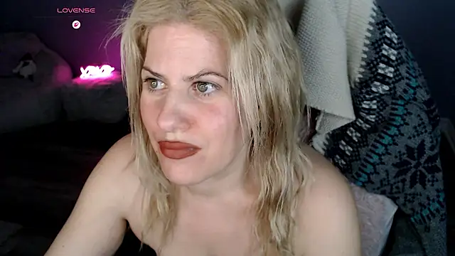 Snapshot of BellaStar84 chatting on January 9, 11:57 am BellaStar84 online show from January 9, 11:57 am