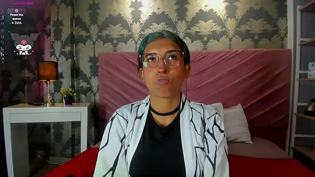 Karin Ks online show from November 15, 7:32 pm