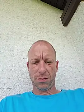 Snapshot of svenpfeifer chatting on June 23, 10:46 am svenpfeifer online show from June 23, 10:46 am