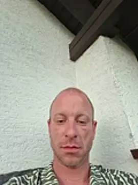 Snapshot of svenpfeifer chatting on June 25, 3:06 am svenpfeifer online show from June 25, 3:06 am