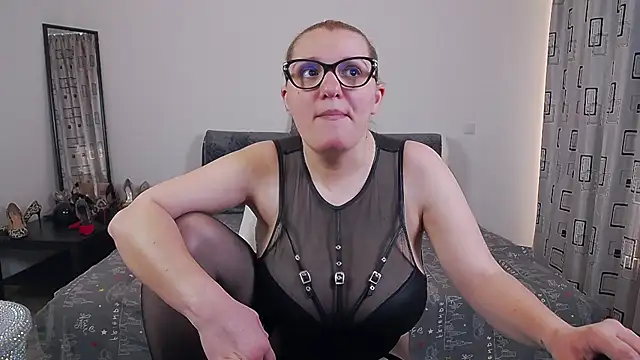 SharronAlexa online show from April 1, 2:25 pm