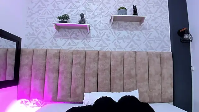 MelinaCruz online show from March 22, 11:42 am