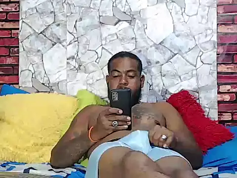 BladeFoxxx1 online show from February 25, 3:27 am