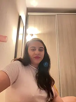 Snapshot of Veramaia chatting on May 13, 7:06 am Veramaia online show from May 13, 7:06 am