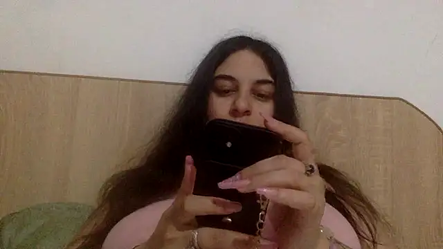 Snapshot of Veramaia chatting on May 16, 10:12 am Veramaia online show from May 16, 10:12 am