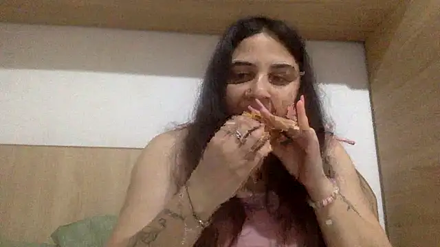 Snapshot of Veramaia chatting on May 16, 10:36 am Veramaia online show from May 16, 10:36 am
