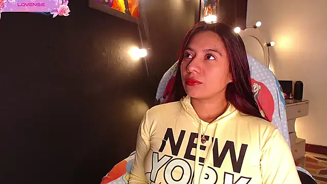 Snapshot of yes0225 chatting on February 3, 1:27 pm yes0225 online show from February 3, 1:27 pm