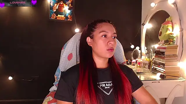 Snapshot of yes0225 chatting on February 10, 2:43 pm yes0225 online show from February 10, 2:43 pm