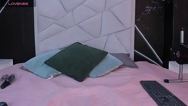 JulietSofia online show from March 28, 8:08 pm