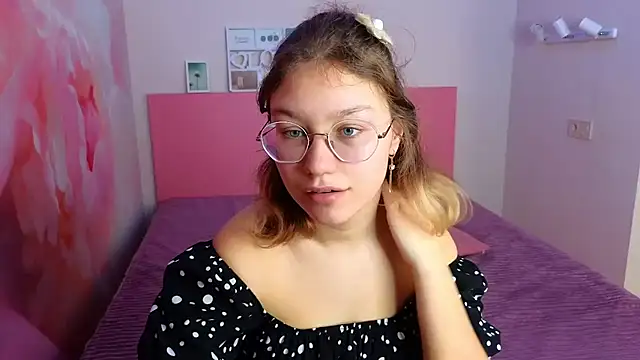 AngelinaLow online show from March 20, 3:25 pm