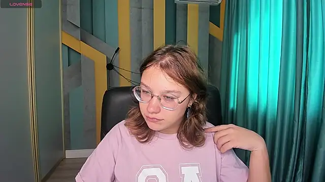 AngelinaLow online show from September 15, 11:21 am