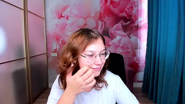 AngelinaLow online show from November 14, 12:26 pm