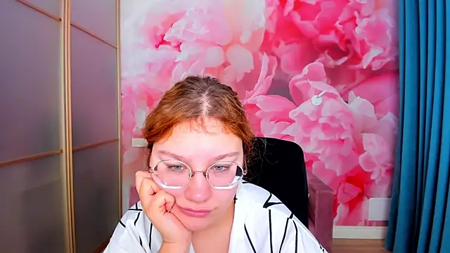 AngelinaLow online show from February 15, 6:32 am