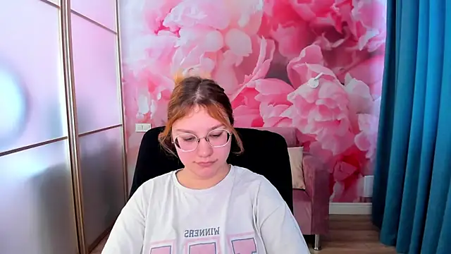 AngelinaLow online show from February 24, 12:47 pm